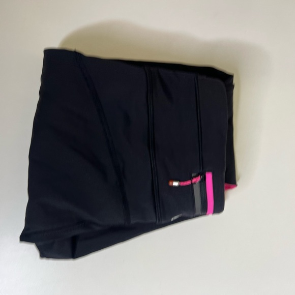 Lululemon Run: Pace Tight
Pinkelicious / Black / Parfait Pink - Size 6 - Picture 15 of 15